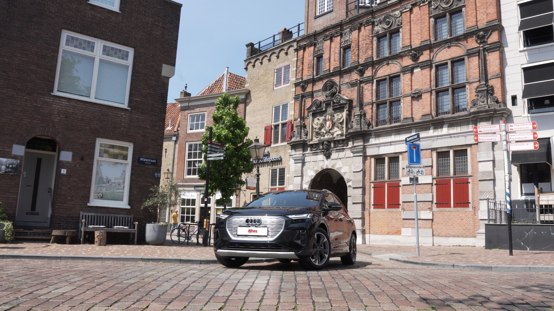 Audi Q4 e-tron in de showroom