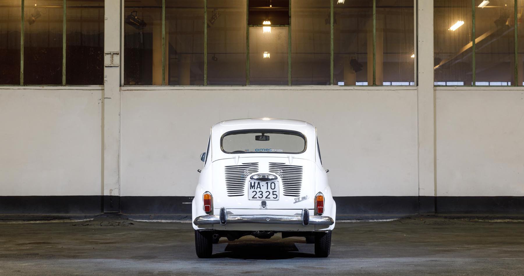 SEAT 600E achterkant