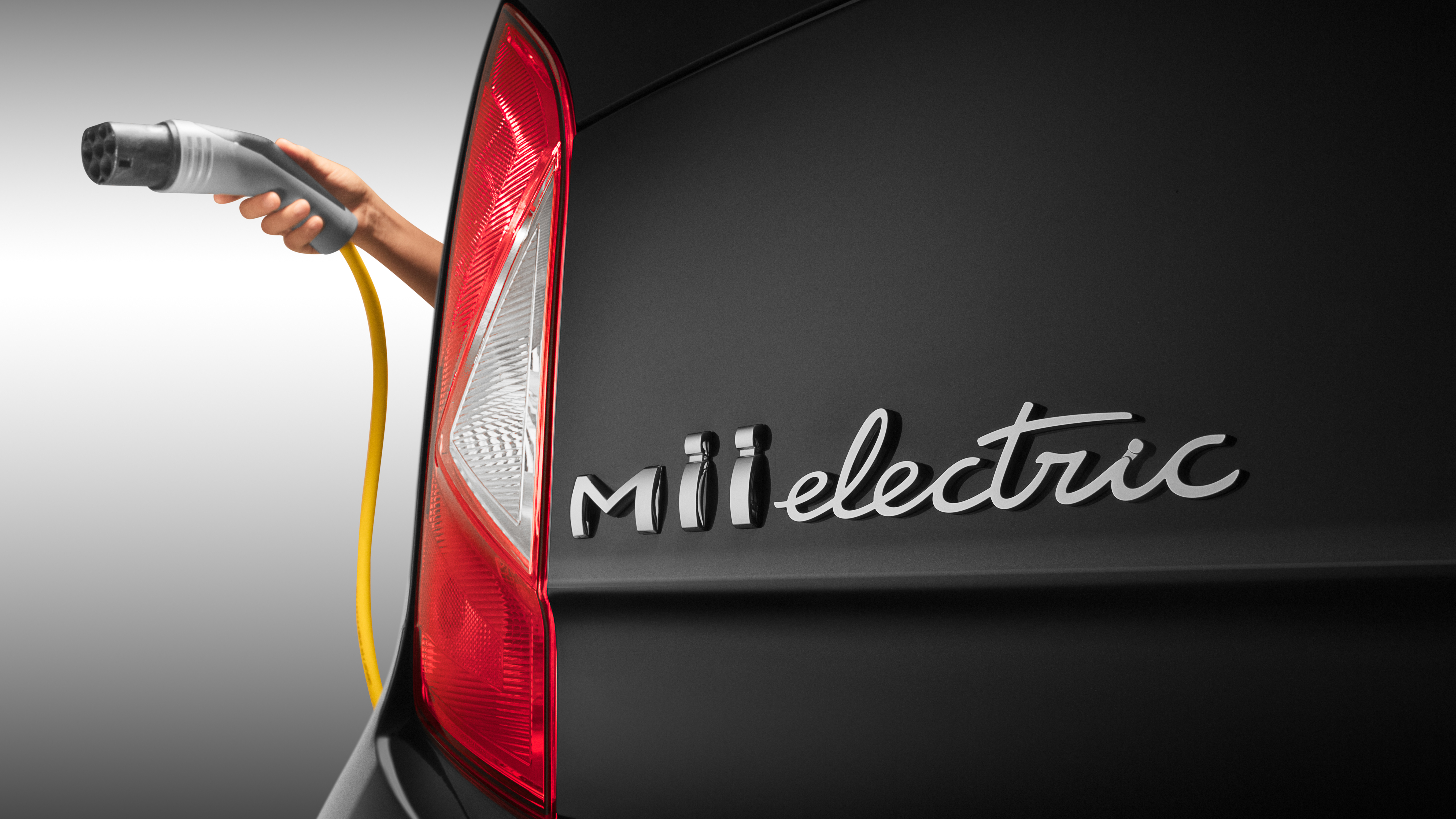 Ames levert 17 SEAT Mii electric modellen aan HW Wonen Ames