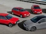 Oude rode SEAT Ibiza FR modellen met een grijze limited edition SEAT Ibiza FR voor de anniversary